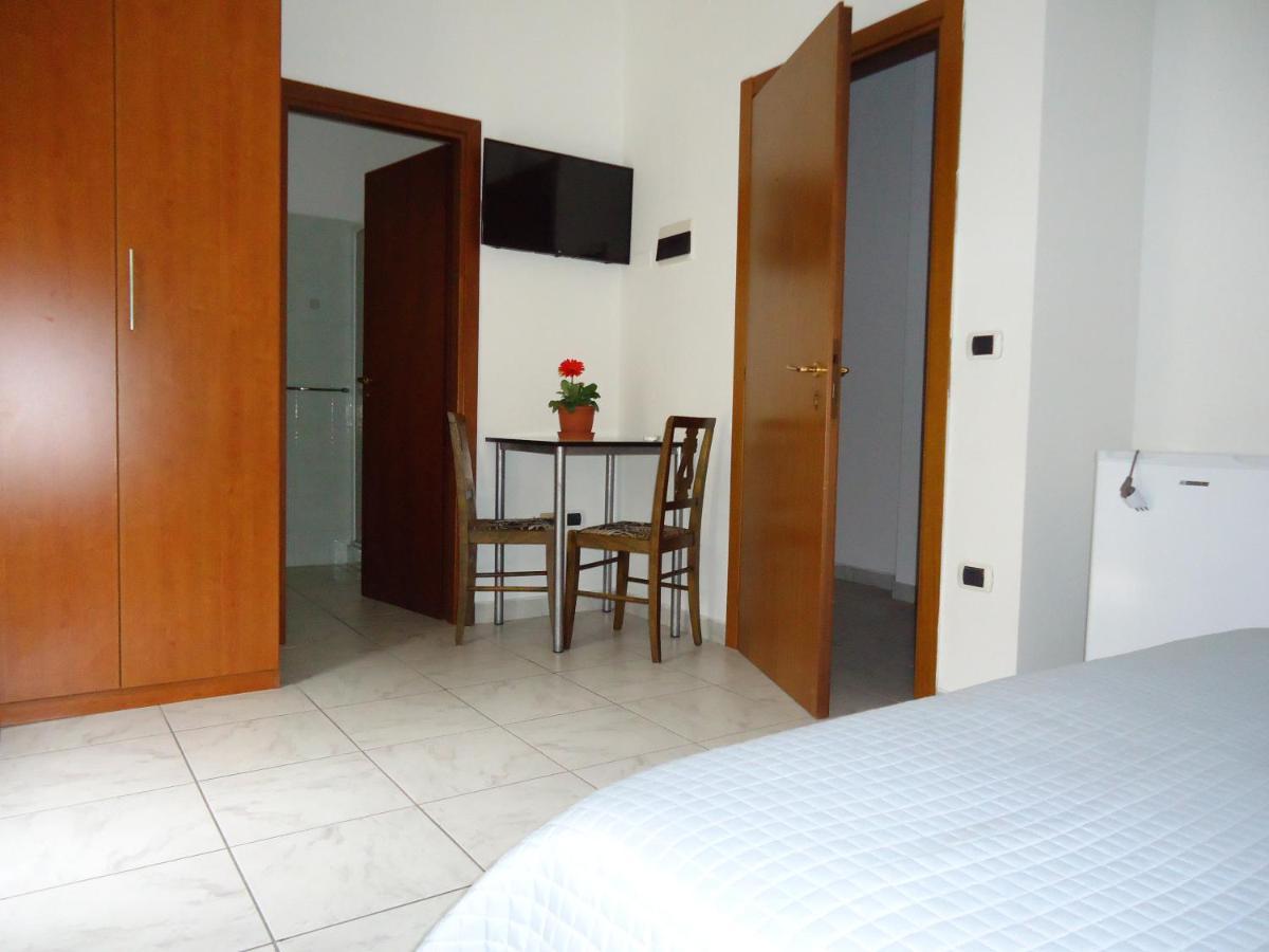 Affittacamere Gelindo Silvi Marina Exterior foto